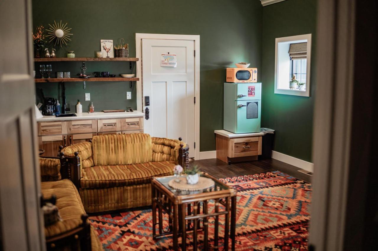 The Atrium - A Boutique Hotel - Suite 17 Perryville المظهر الخارجي الصورة